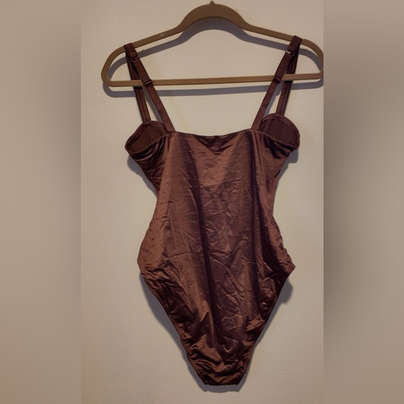 SKIMS Satin Collection Rare Bodysuit,Smoothing Stretch Chic Lagonlook Brown Soft - Picture 4 of 10